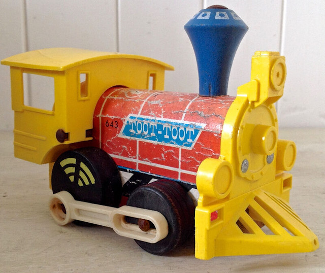 Vintage 1964 Collection. Jouet FISHER PRICE "Toot-Toot" USA in Arts & Collectibles in Lévis