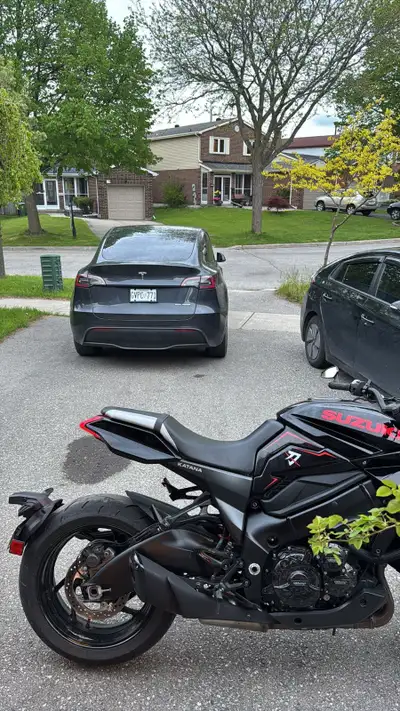 A very clean Suzuki Katana2020, 1000cc motorcycle, no scratches or accidents. Contact me at 43725500...