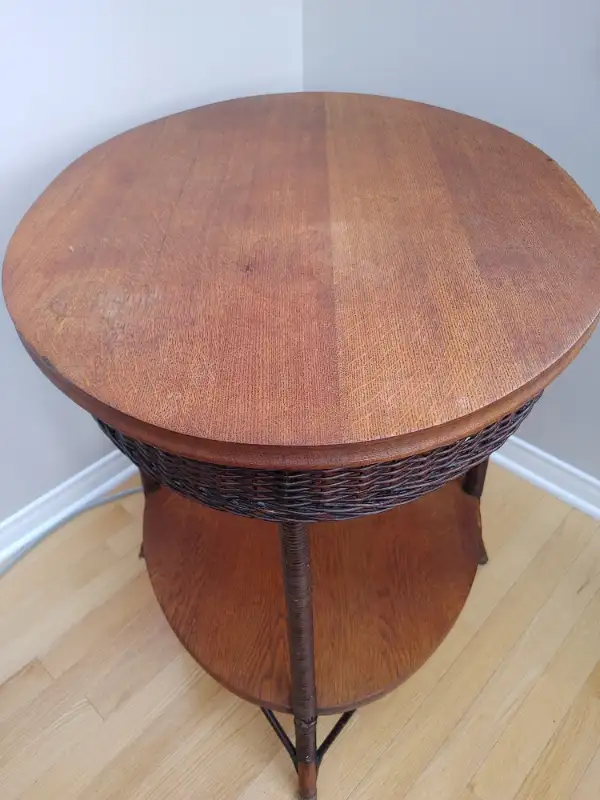 ANTIQUE HEYWOOD WAKEFIELD - SOLID OAK WICKER PARLOR TABLE CIRCA in Other Tables in Ottawa - Image 3