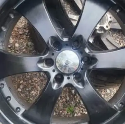 Suburban Two 22 inch rims and one tire. also, have 2 standard 20' chrome rims that can go with these...