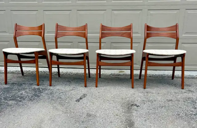Teak Vintage Mid Century Modern Dining Chairs  in Dining Tables & Sets in Oshawa / Durham Region - Image 7