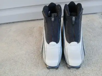 bottine  de ski de fond à  vendre., View more