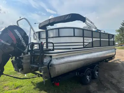 2017 Lowe tri pontoon. 200 merc. Ski bar depth finder. Very low hours. Previous owner had a 1.5 hour...