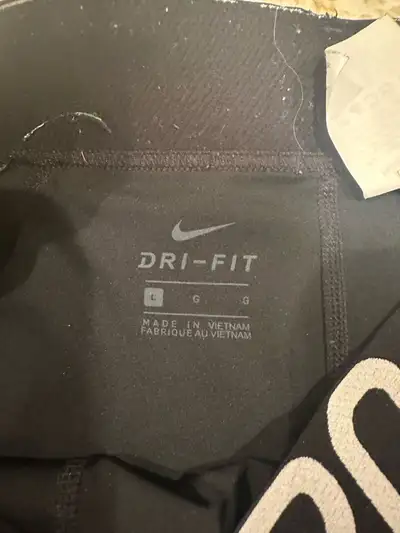 Get ready to crush your next workout with these Nike Pro Dri-FIT compression shorts in a size large,...