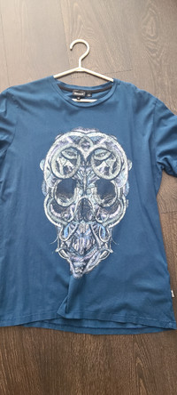 Just Cavalli Men’s XL/Medium Skull Print T-Shirt – Gently Used
