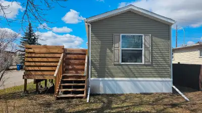 2015 Friendship Homes 14’ x 48’ 2 Bedrooms, 1 Bathroom, 5 Appliances, Deck, Shed, Welcome to this be...