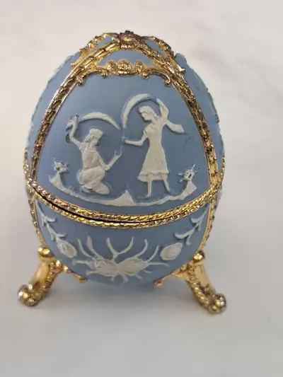Old Japanese blue jewelry box, View more