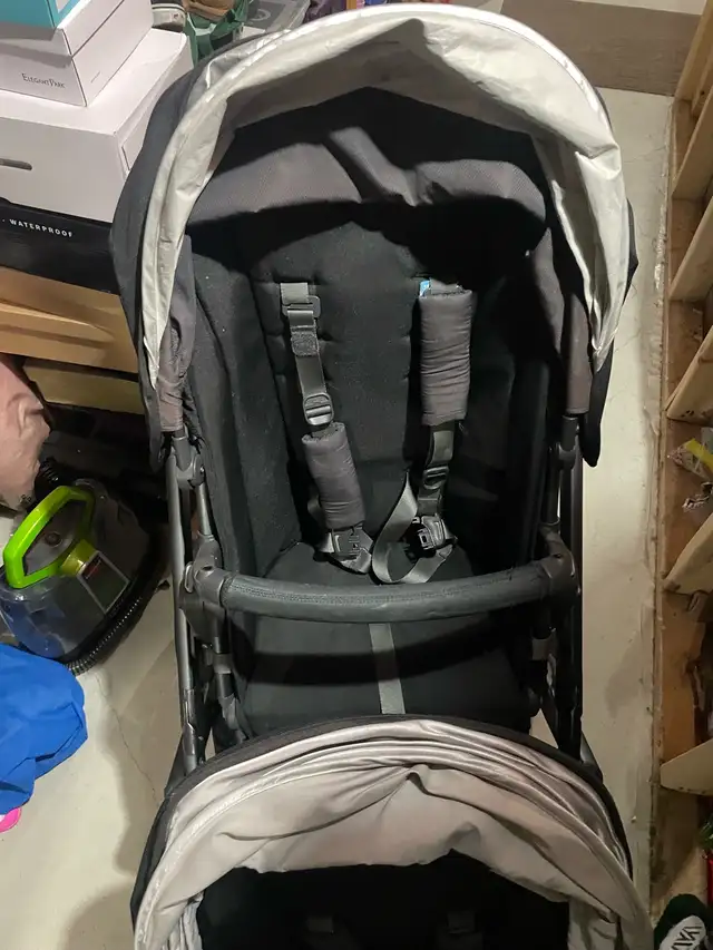 Uppa Baby Vista Stoller with x2 Todler Seats in Strollers, Carriers & Car Seats in Mississauga / Peel Region - Image 3