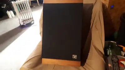 CERWIN VEGA SPEAKERS  ( model 24 ), View more