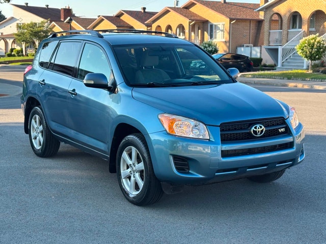 Toyota RAV4 — photo 2