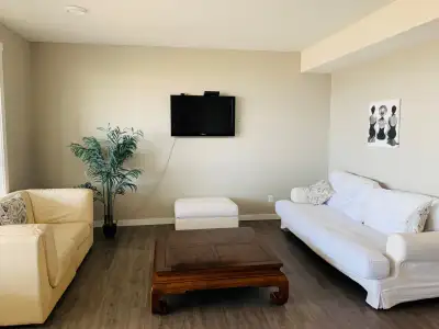 FULLY FURNISHED 2 BEDROOM ABOVE GROUND LEVEL WALKOUT SUITE UPPER MISSION WITH BEAUTIFUL LAKEVIEW FLE...