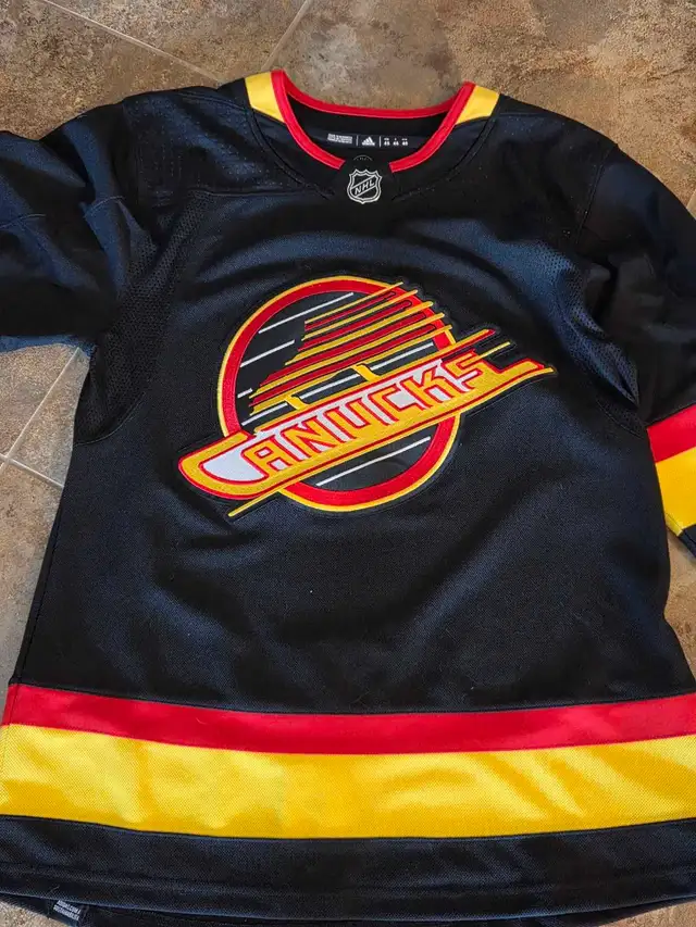 Adidas Vancouver Canucks Jersey retro size 46