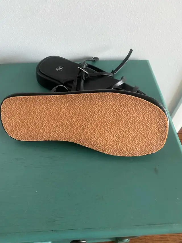 New women’s Sandals in Women's - Shoes in City of Toronto - Image 4