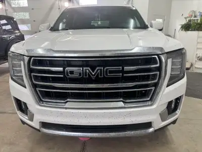 This pre-owned GMC Yukon XL is a spacious and powerful SUV that perfectly combines rugged performanc...