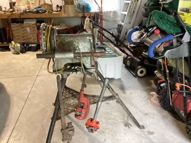 Honda Gas Generator and Pipe Threader- BEST OFFER in Other in Markham / York Region - Image 2