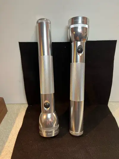 Two aluminum mag-lite flashlights. Measure roughly 12.5” . Both work well . No issues with either ....