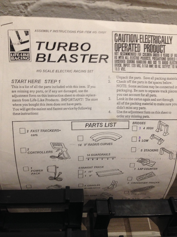 electric slot car racing set HO cars 32' of track tested/no cars Toys