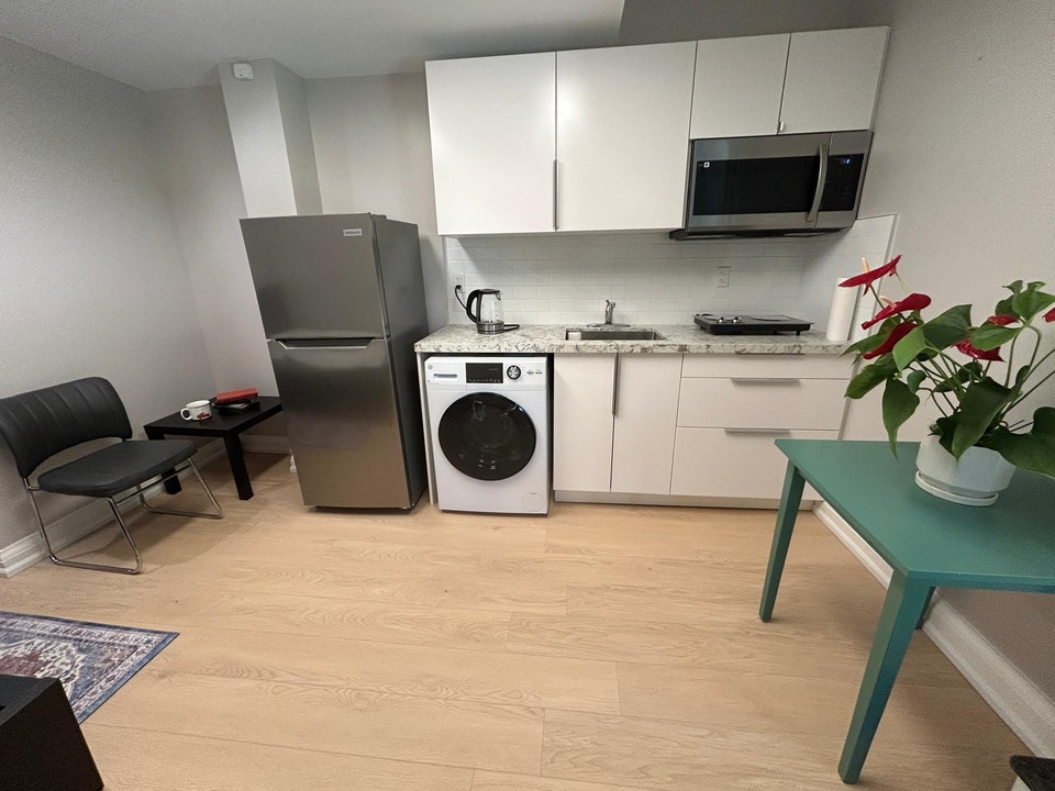 Renovated Furnished Walkout Basement Studio in Willowdale West 4