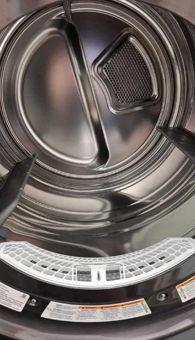 LG washtower. Ventless dryer (heat pump).  WKHC202HBA in Washers & Dryers in City of Toronto - Image 3