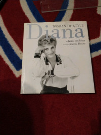 COLLECTIBLE WOMAN OF STYLE DIANA HARDCOVER BOOK