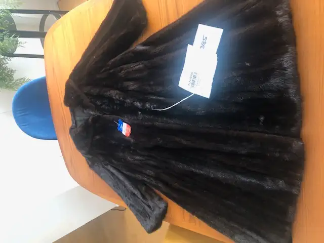 Manteau de Vison impeccable $500. négociable in Women's - Tops & Outerwear in City of Montréal - Image 6