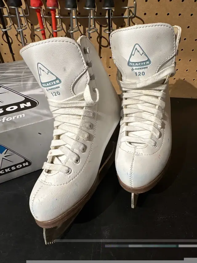 Jackson Glacier 120 Figure Skate in Skates & Blades in St. Catharines - Image 2