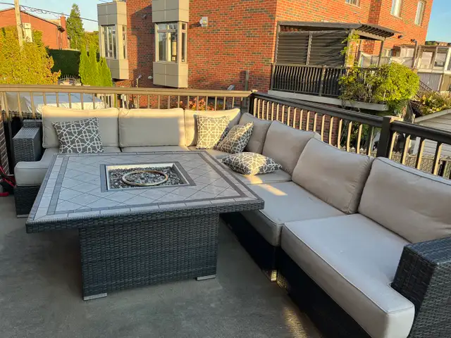 outdoor furniture and fireplace in Patio & Garden Furniture in City of Montréal - Image 5