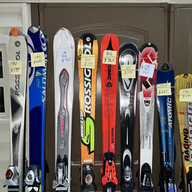 Adult ski with boots  in Ski in Markham / York Region - Image 4