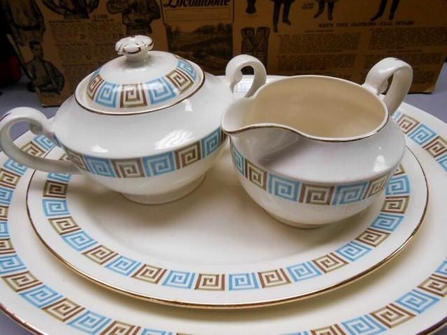 Ensemble de Service Porcelaine 22K Anglaise in Arts & Collectibles in Sherbrooke