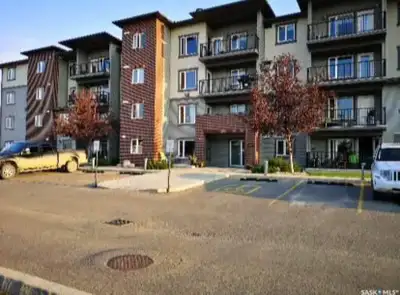 Room to negotiate, with no realtor fees! Make us an offer & take possession as early as June 2026! L...
