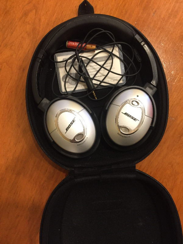 Bose Headphones QuietComfort 15 in Headphones in St. Catharines - Image 2