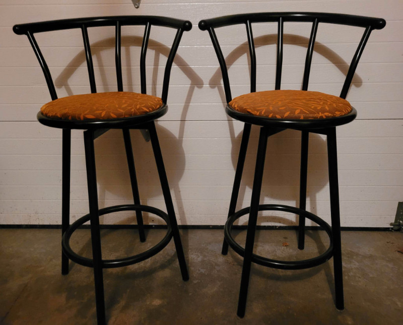 Swivel black metal bar / island stools 2 of them Chairs & Recliners