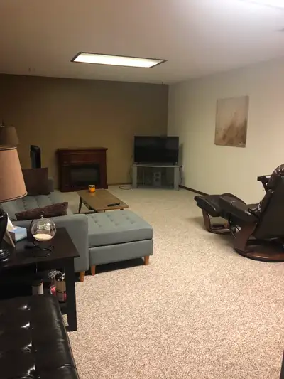 Large 1 Bedroom Basement Suite in Southridge