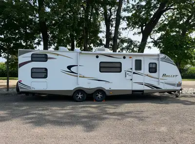 2011 Keystone Bullet. In great shape. Everything on trailer works as it should Central vac, ladders...
