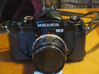 Caméra 35mm MIRANDA RE-II en très bon état.