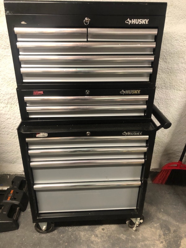 Husky Tool Chest with lock / Coffre à outils Rangement pour outils et établis Laval/Rive