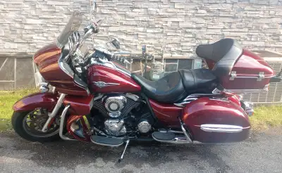 Candy Diamond Red with gold pinstriping. Excellent clean condition! Very well maintained and loved....