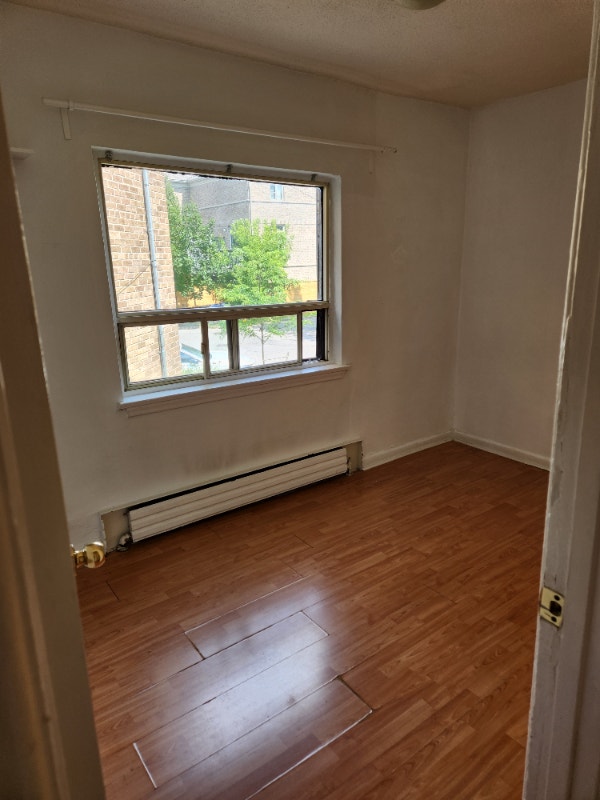 Bright 2 bdrm apt, right by the lake in Etobicoke Long Term Rentals