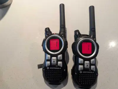 Tested, cash and pickup only Functional pair of black Motorola MR350R two-way radios. These handheld...