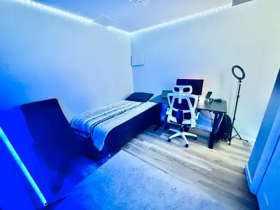 Urgent room for rent July
