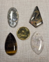 50 pièces, pendentifs de mineraux. Minerals pendants set.