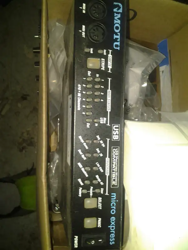 MOTU Micro Express usb midi 4×6 96 Interface pro audio studio re in Pro Audio & Recording Equipment in City of Montréal - Image 2