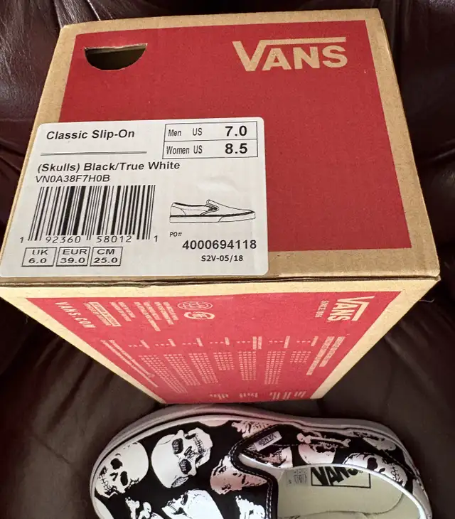 NEW in Box Skull Halloween Vans Slip-On Shoes VNOA38F7HOB sz 8.5 in Women's - Shoes in Calgary - Image 9