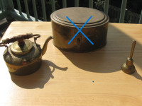 Articles en LAITON Vintage BRASS : small teapot, bell, box, bell