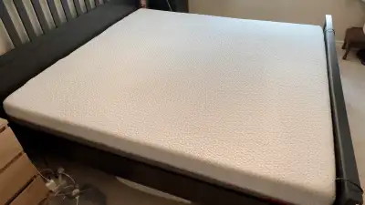 This king size endy mattress is in perfect condition. It’s only a year and a half old with no rips,...