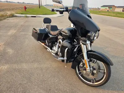2014 streetglide with many upgrades, fresh tires, 12" ape hangers, heated grips, lower fairings, hwy...