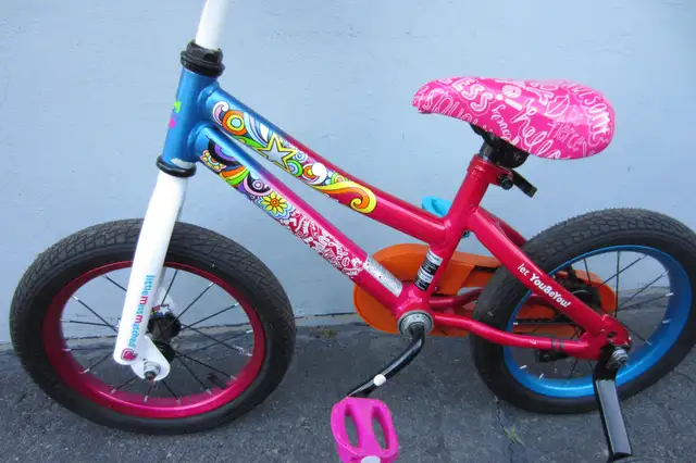 Girls bike 14 inch tire size - Great Condition in Kids in Cornwall - Image 7