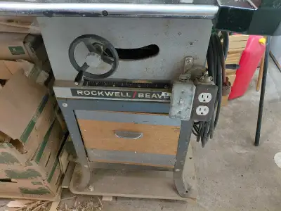 Banc de scie rockwell beaver 8 po très bonne condition.ideal pour garage,sur roulette.moteur 3/4 de...