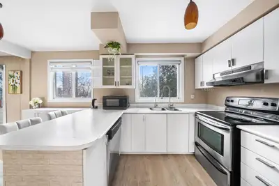 Near Fairview Mall supportive Rooms for Rent, View more