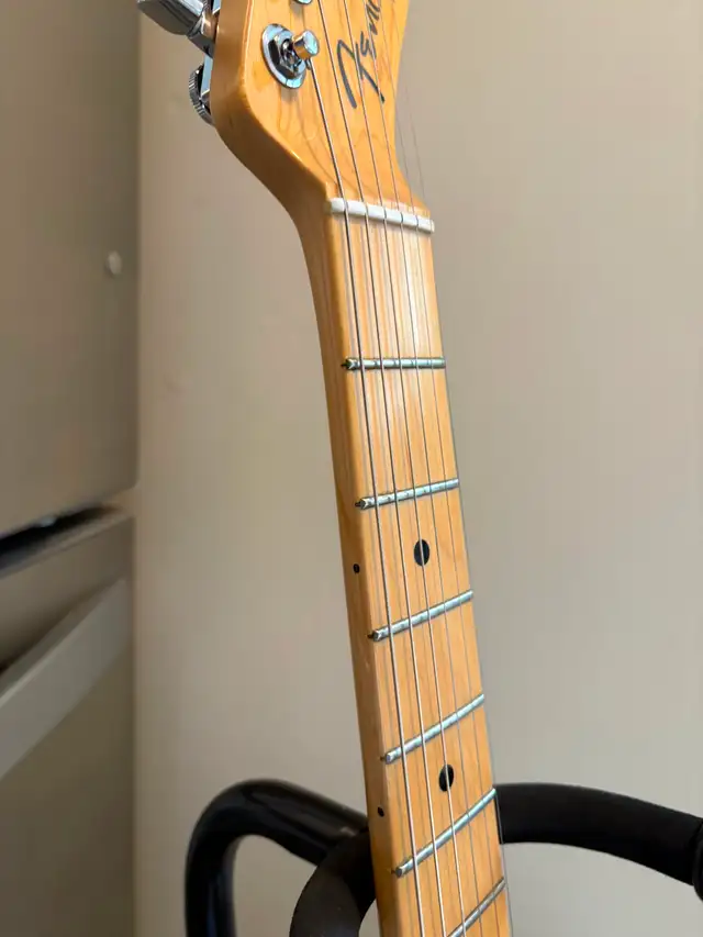 Fender American Elite Telecaster  Thin-line in Mystic Ice Blue in Guitars in Markham / York Region - Image 8
